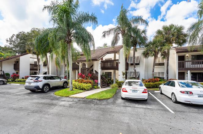10155 Mangrove Dr #204