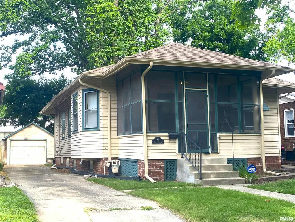 1811 S 4th St