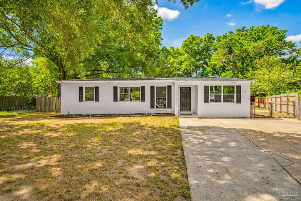 5535 Mayfair Cir