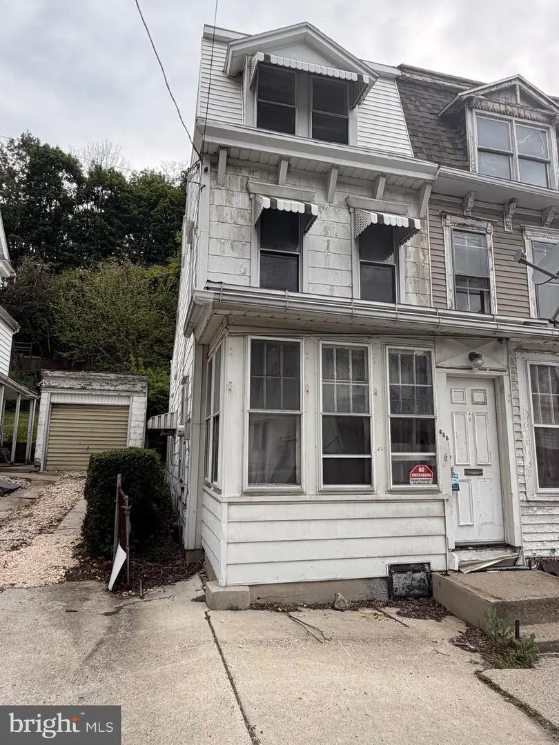 406 Laurel St