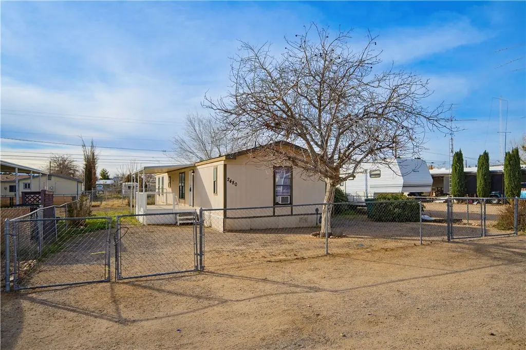 2480 E Packard Ave