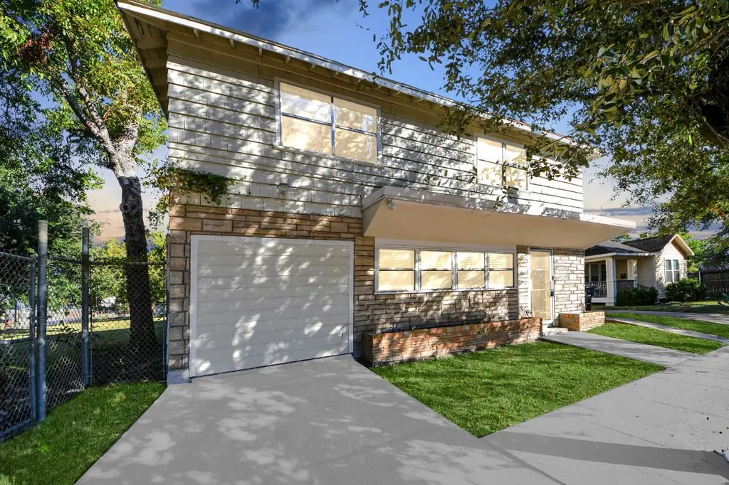 5303 Lyons Ave #4