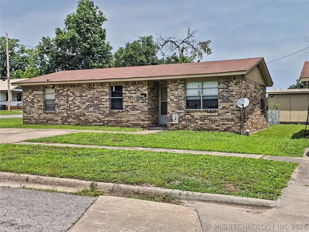 220 W Ross St