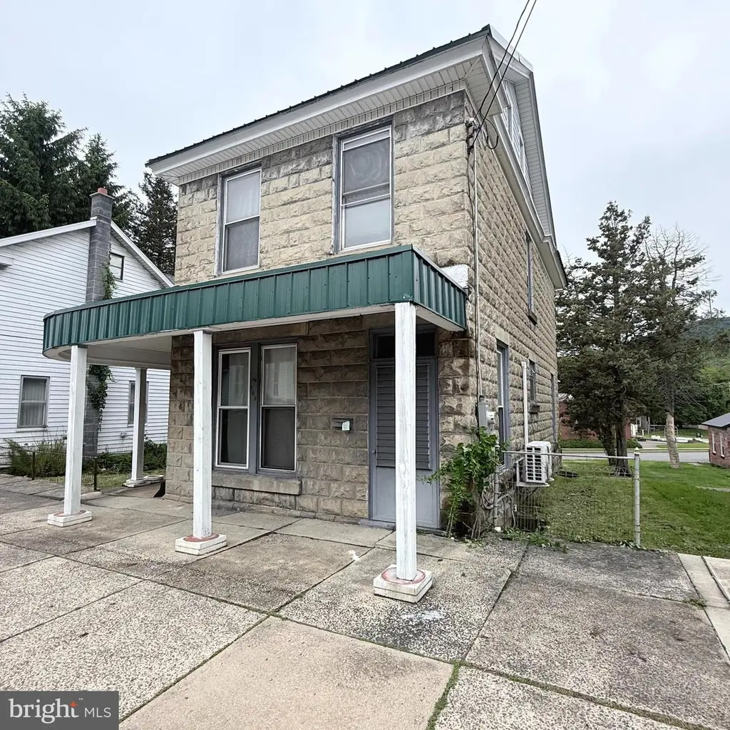709 Main St