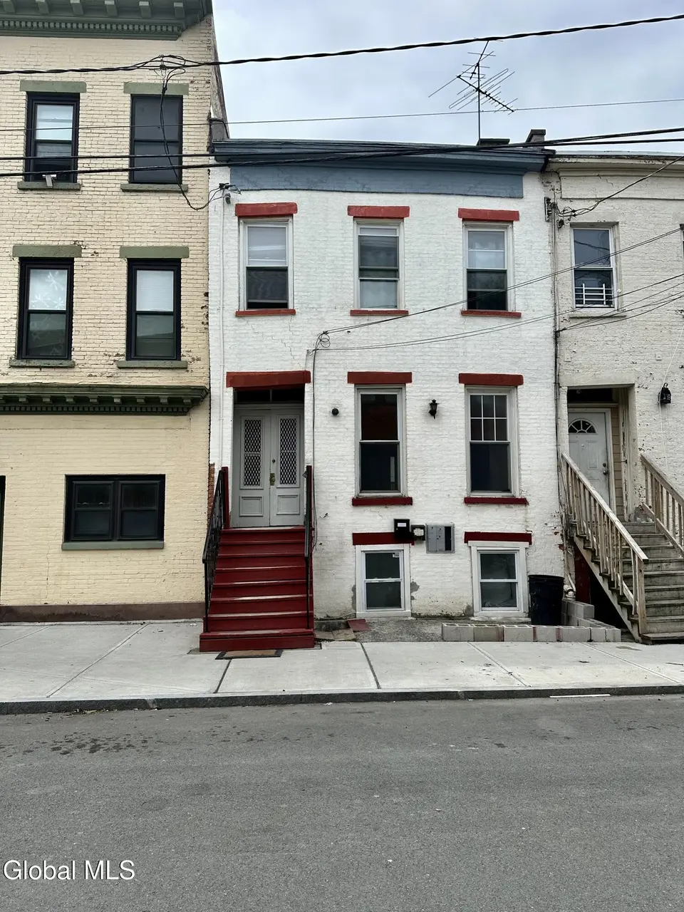 72 Bassett St
