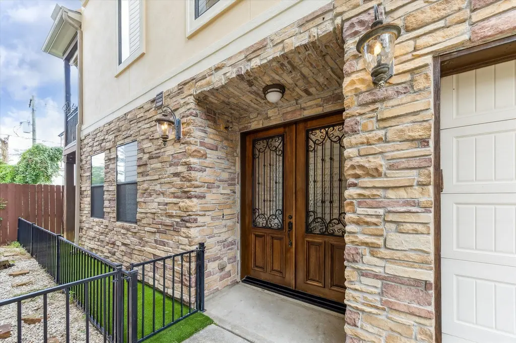 1512 Thompson St #3
