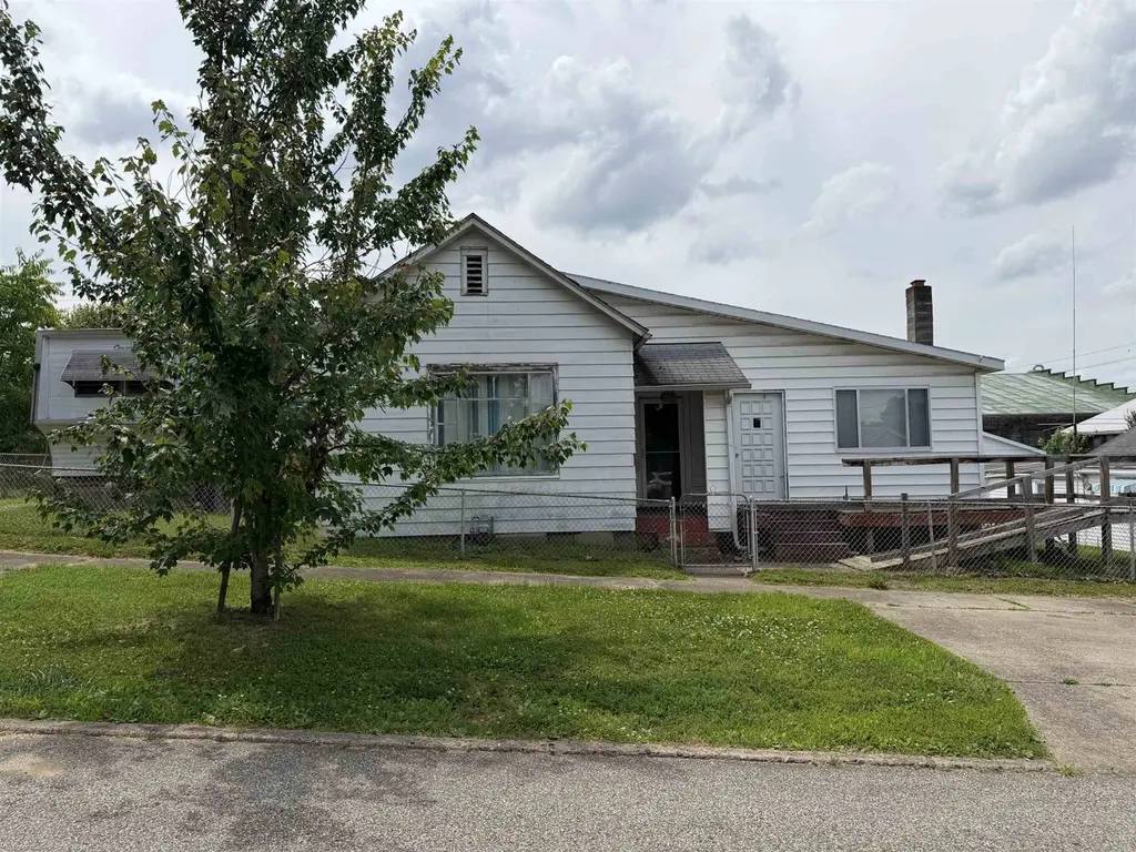 141 E 2nd St
