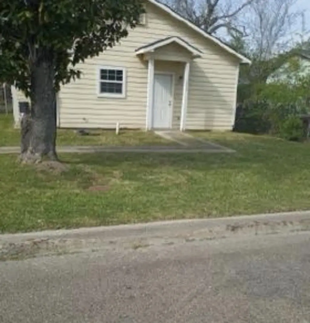 1612 Barkins St