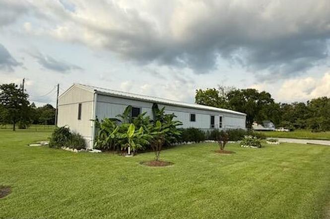121 Legrande Rd