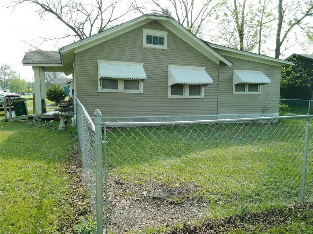 220 W 10th St