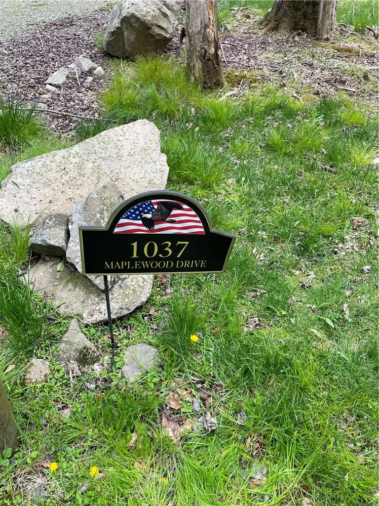 1037 Maplewood Dr