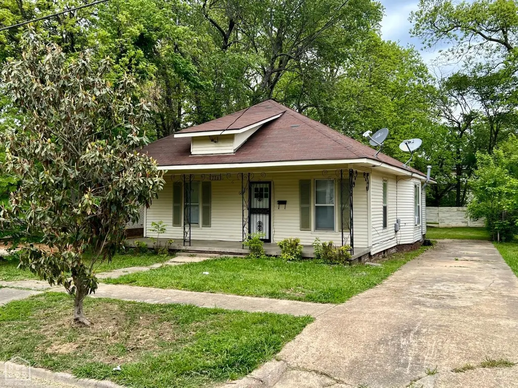 726 Warner Ave