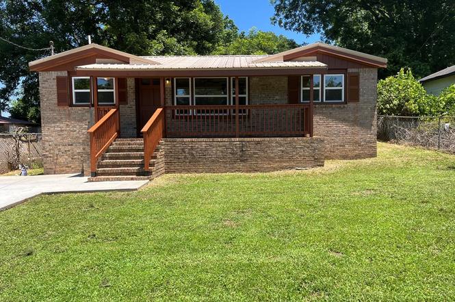 300 Hunt Cir