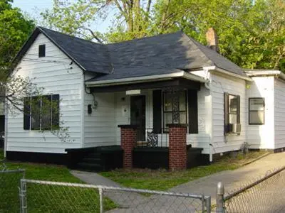 2238 N Travis Ave