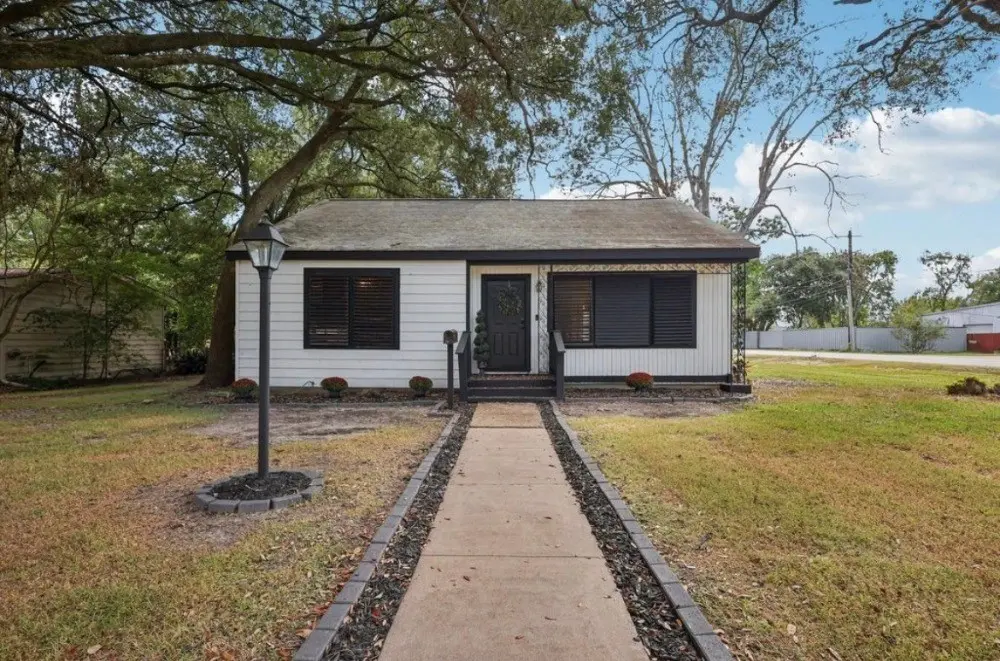 2423 Meadow Ln