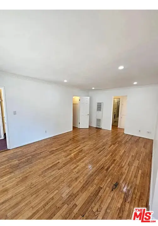 3125 S Durango Ave