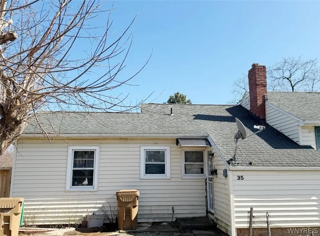 33-35 Brookhaven Dr