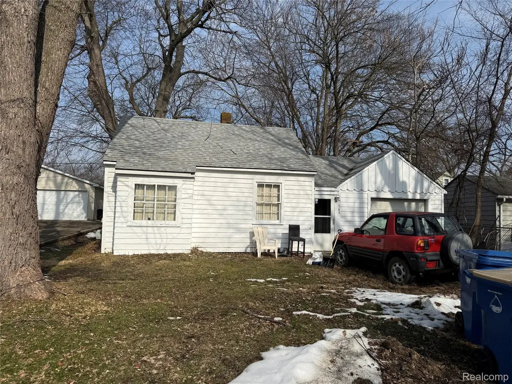 984 Voorheis Rd