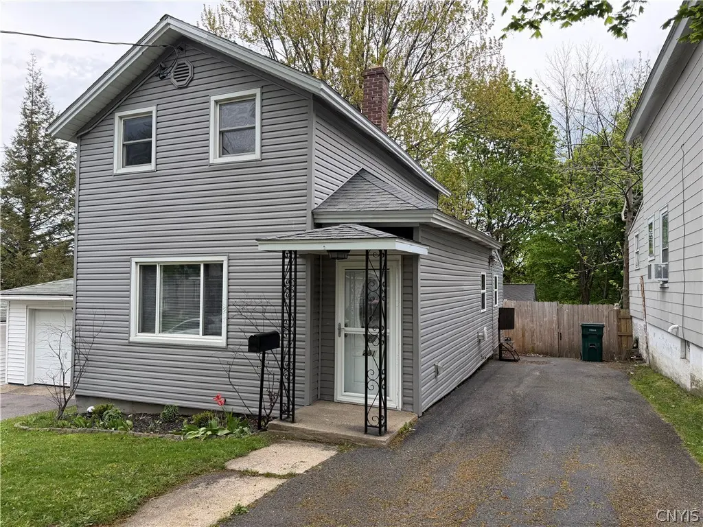 281 W 8th St