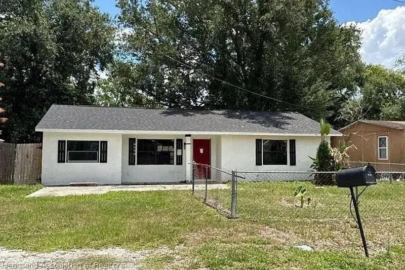 1049 Edith Ave