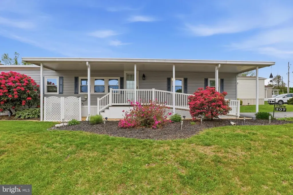 307 Blue Jay Dr