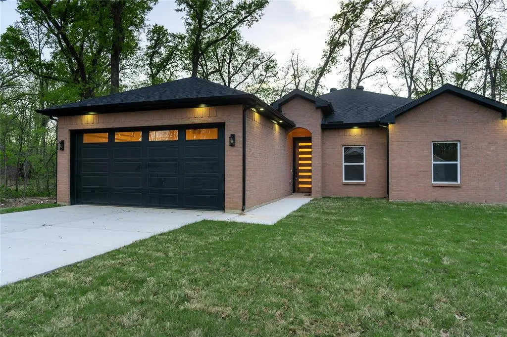 219 W Beachwood Loop