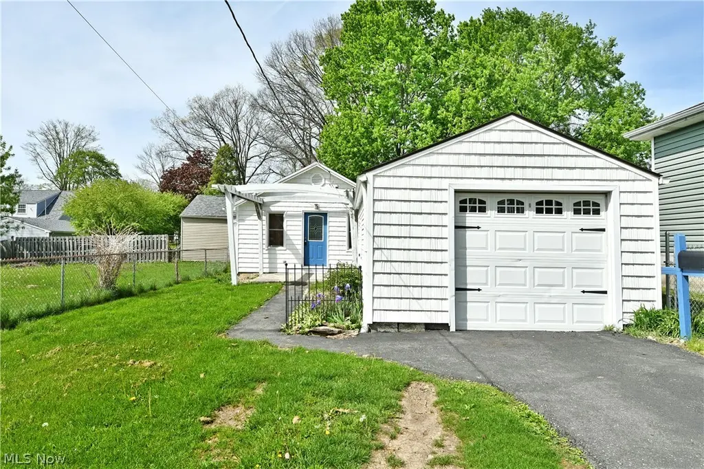 190 Meadowbrook Ave