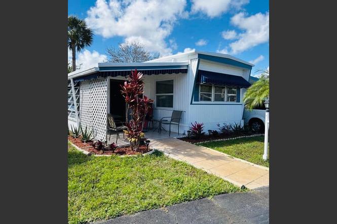 415 Gardenia Ct