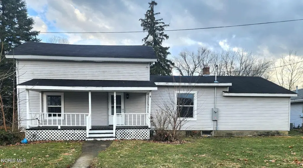 201 W Church St