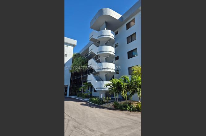 8020 Hampton Blvd #202