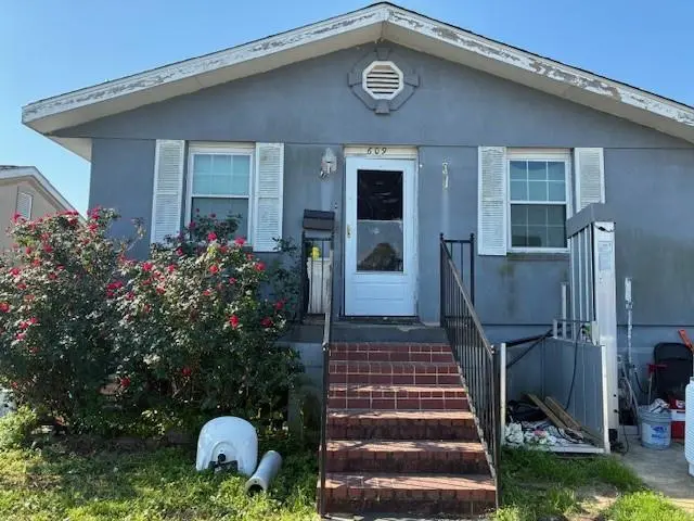 609 Vanderbilt Ln