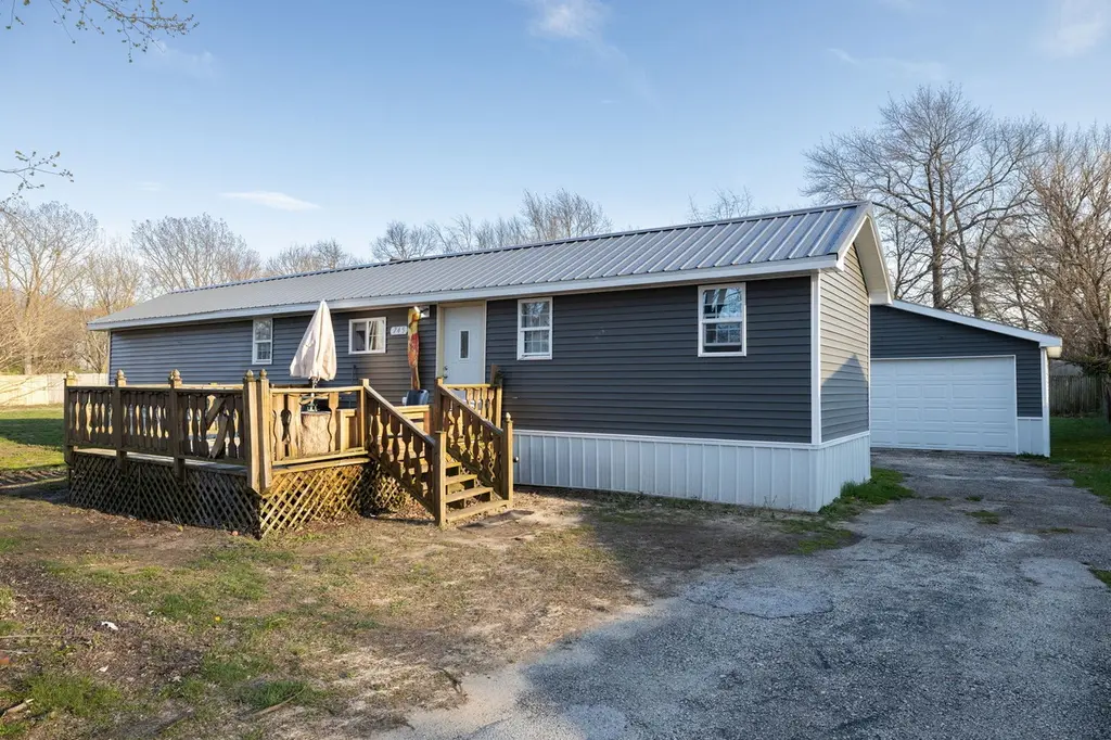 745 E Dayton Ct