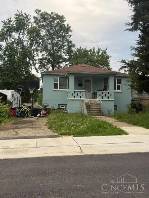 955 Simmons Ave