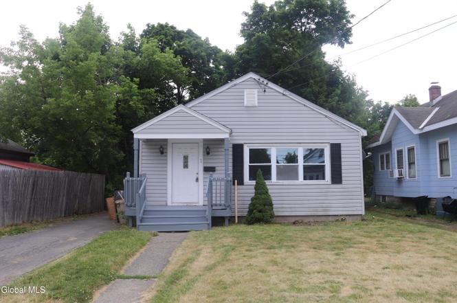 1 Holmes Ct