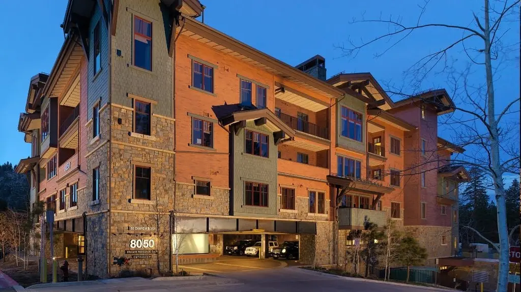 50 Door 113/114 Canyon Blvd A1-3 Unit A1-3