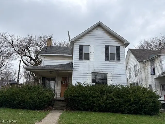 223 E Oxford St