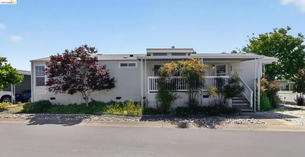 108 Palm Dr