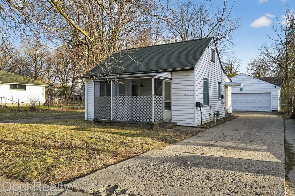 522 E Cavanaugh Rd