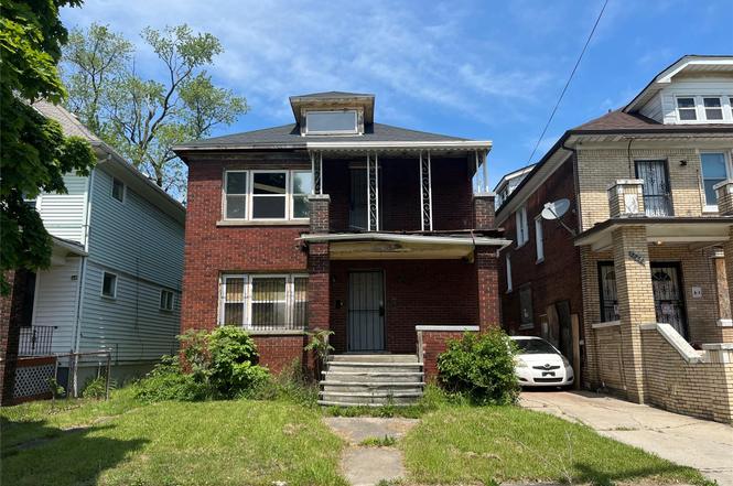 3272 W Euclid St