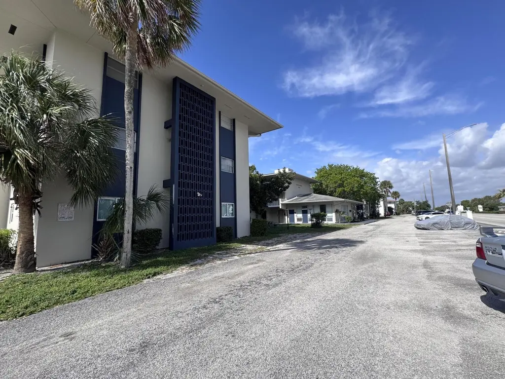 1150 E Sample Rd #204