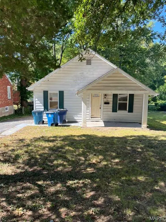 141 S Barat Ave