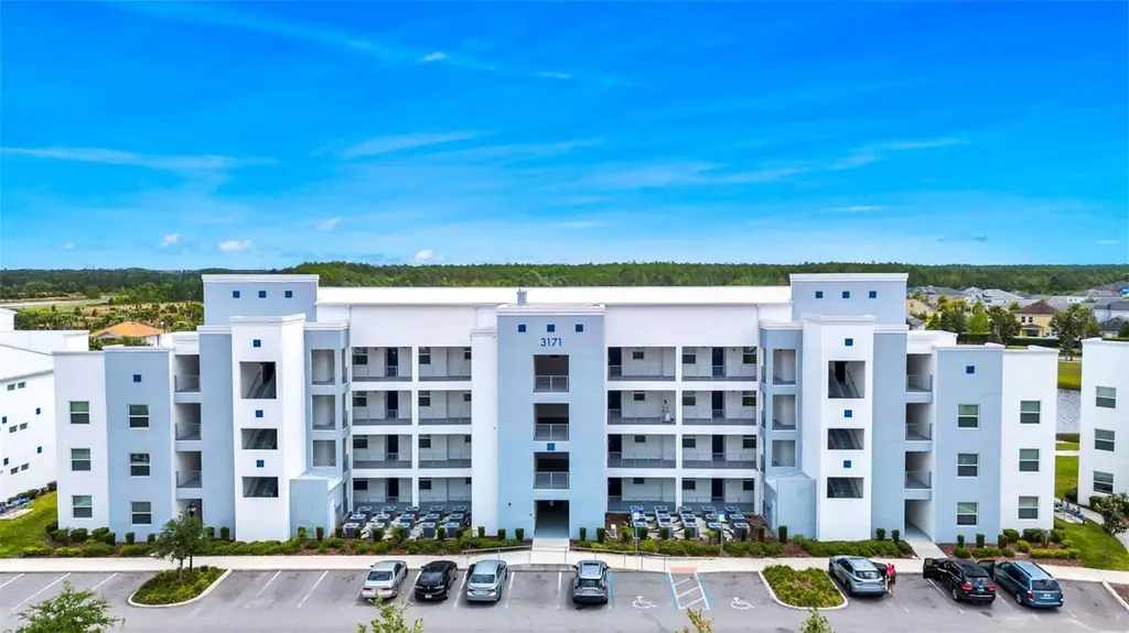 3171 Paradox Cir #104