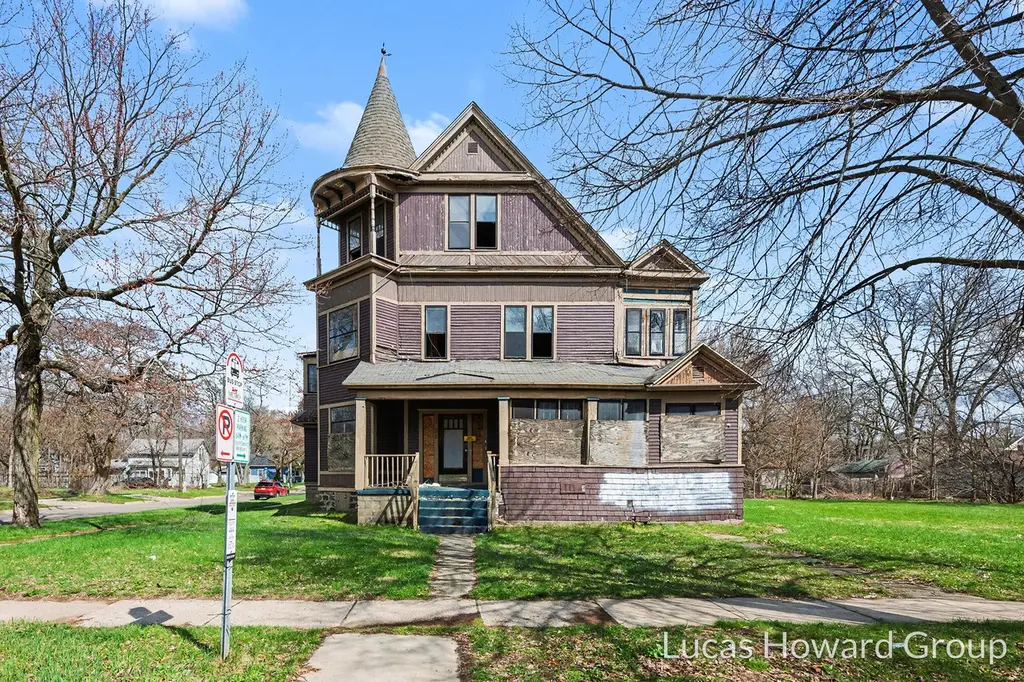 836 West North St