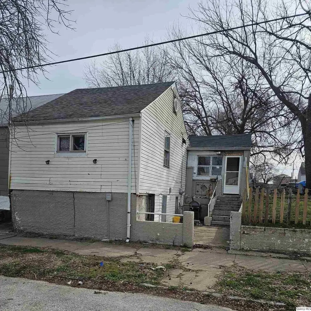 733 S 7th St
