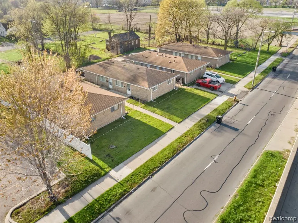 7464/7460 Southfield Rd