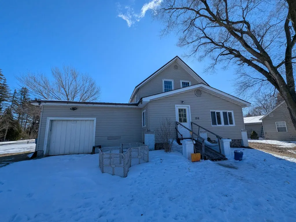 156 N Mackinaw Rd