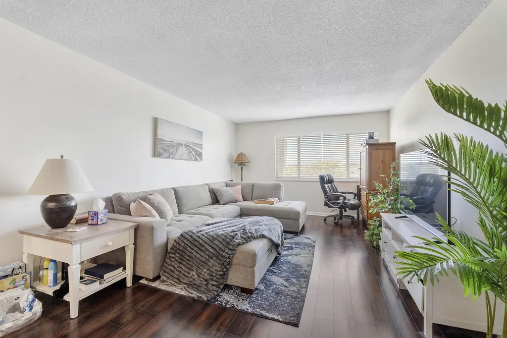 125 Shore Ct Unit 304a