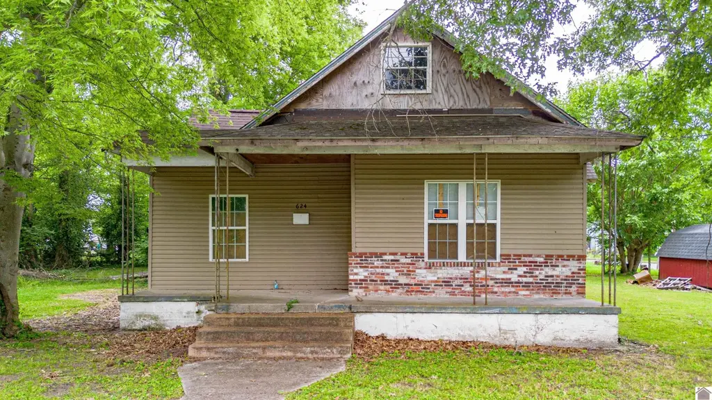624 Husbands St