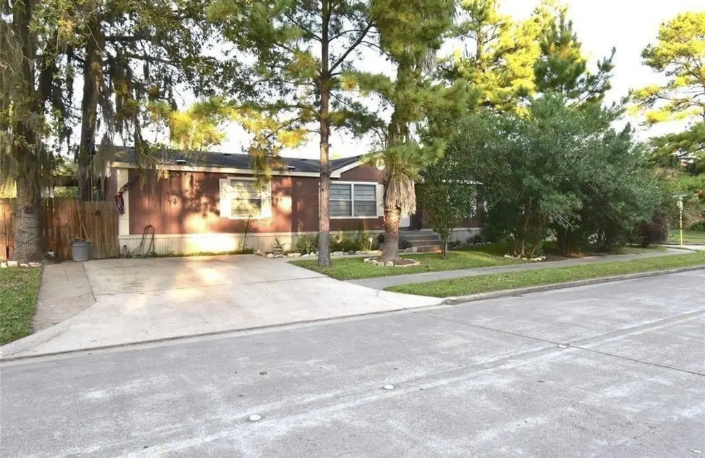 11703 Greenmesa Dr