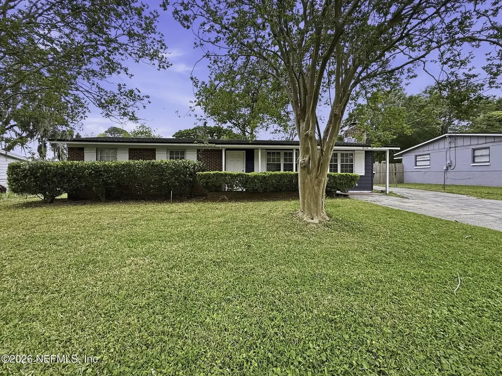 7632 Hillside Dr